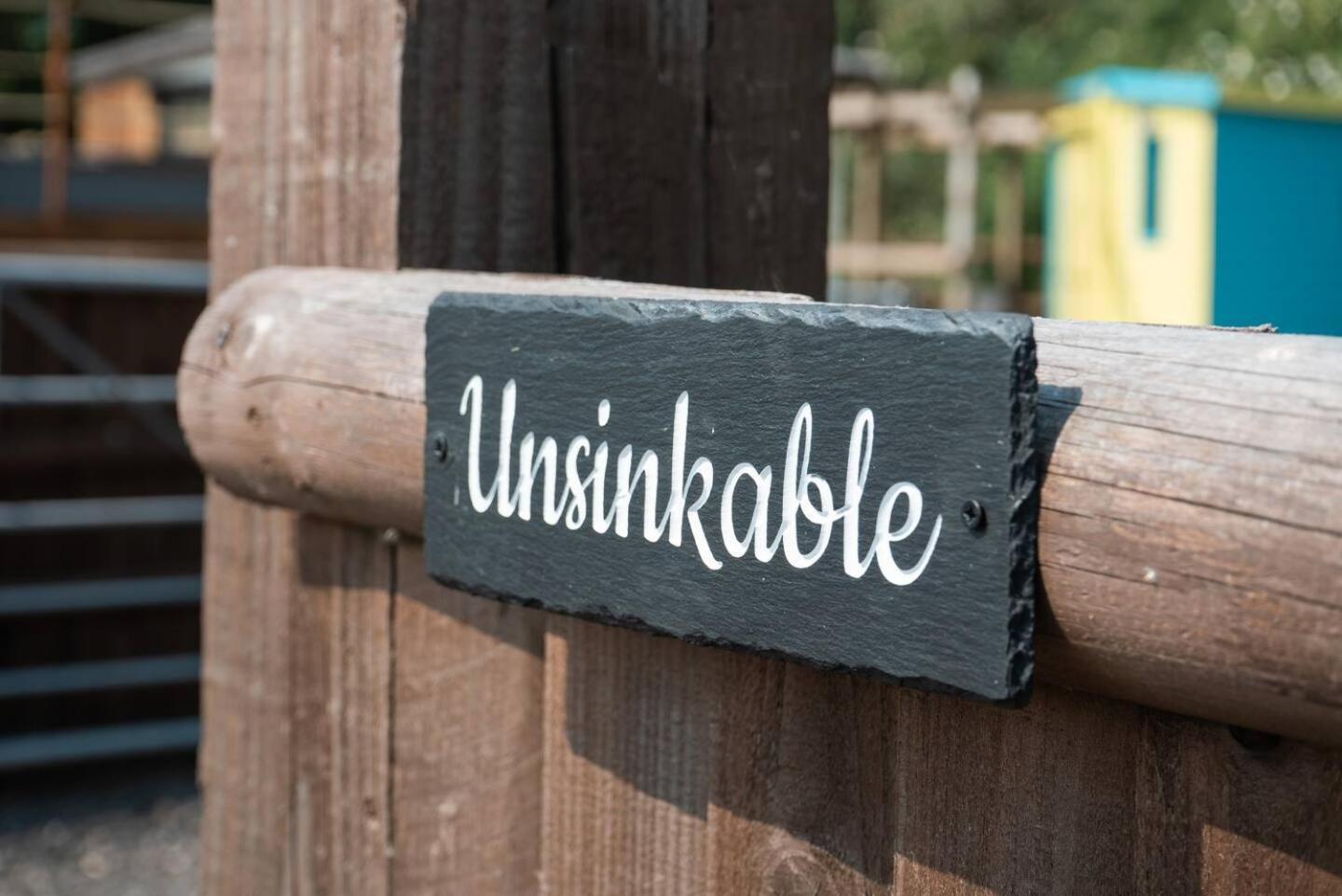 Swallowfield Glamping-Unsinkable Yeovil Kültér fotó