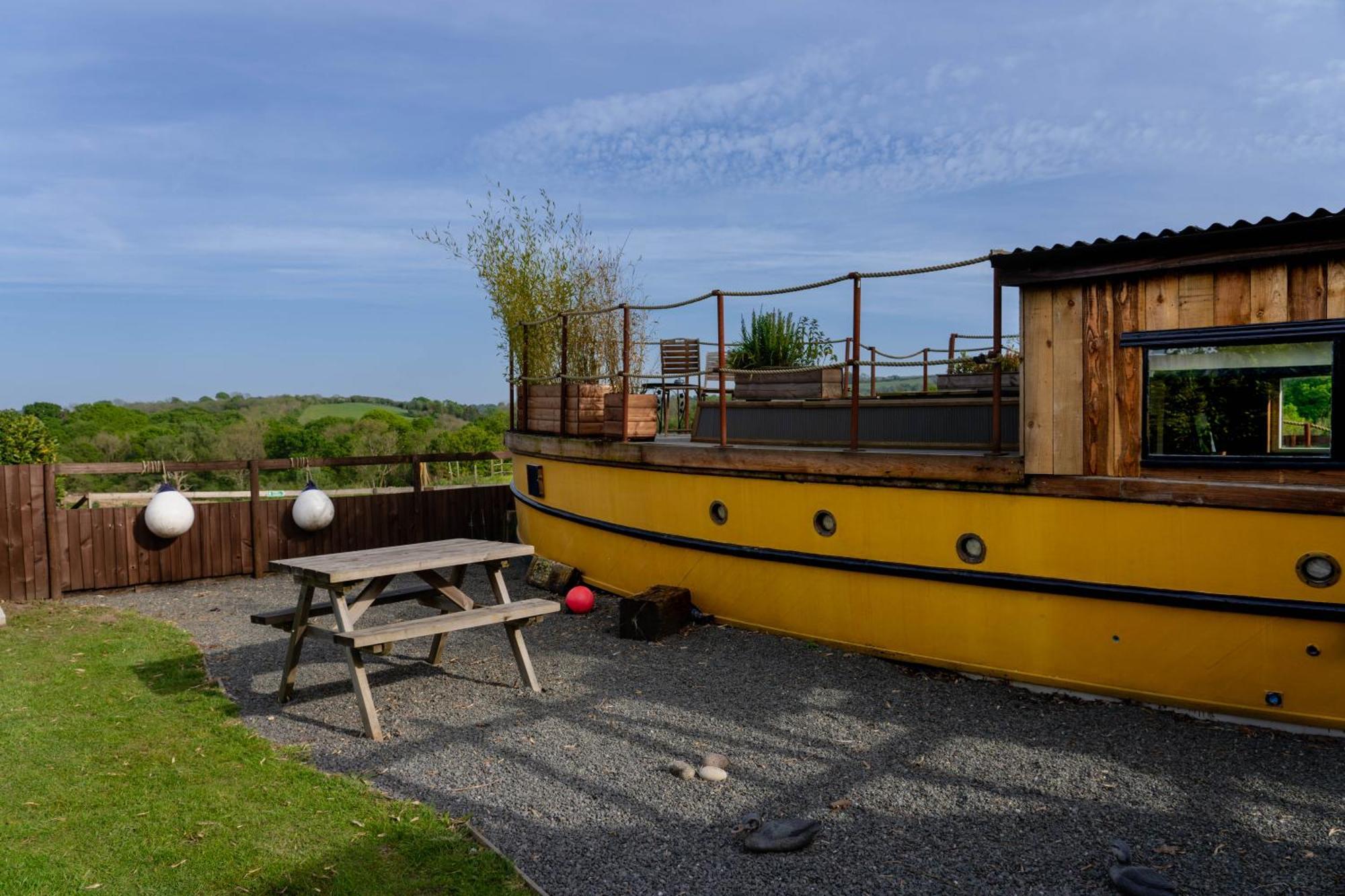 Swallowfield Glamping-Unsinkable Yeovil Kültér fotó