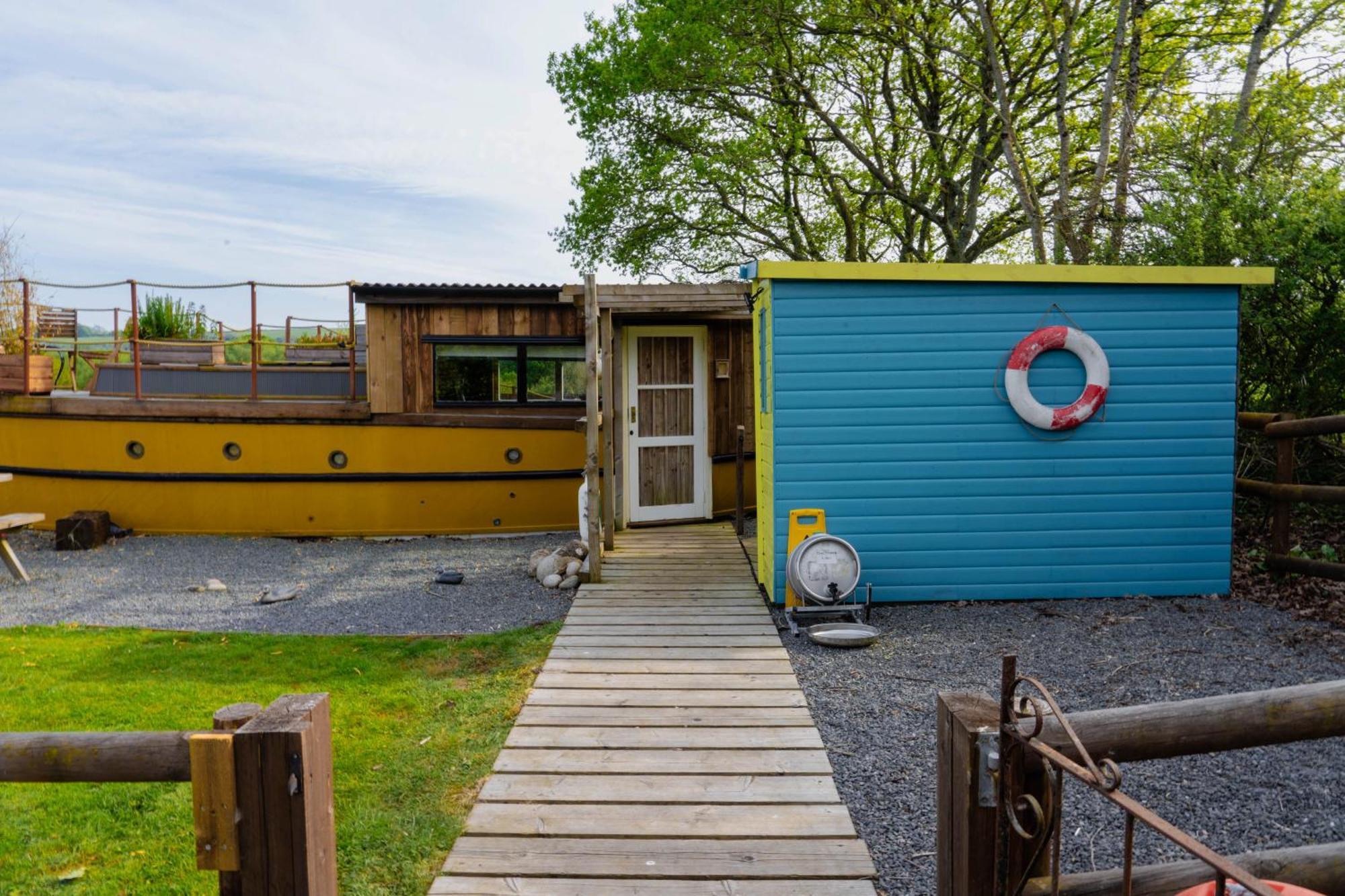 Swallowfield Glamping-Unsinkable Yeovil Kültér fotó
